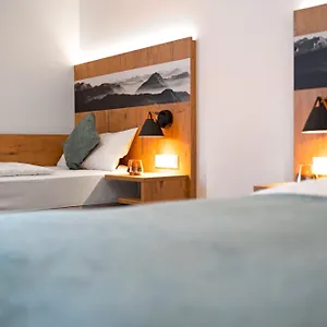 & Garni Bed & Breakfast